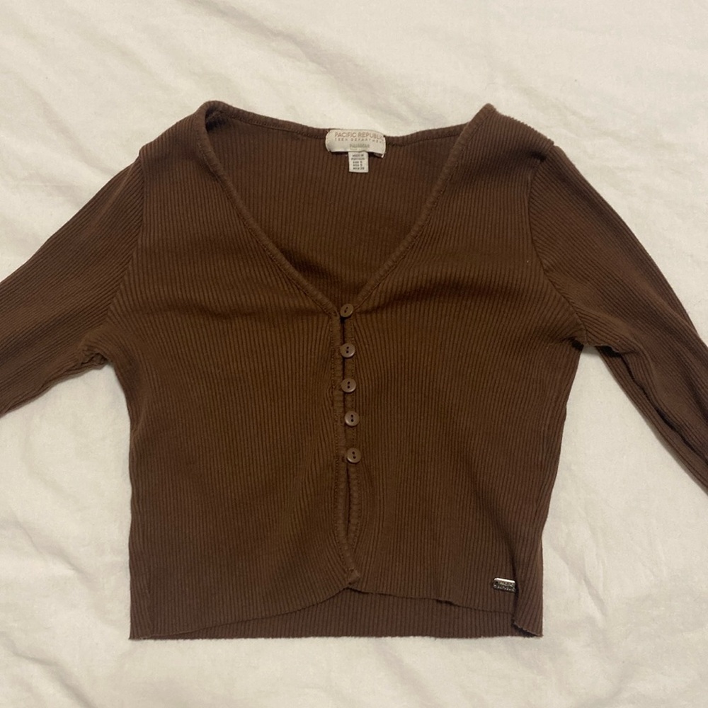 Pull&Bear Longsleeve ribbed button up crop top SIZE SMALL